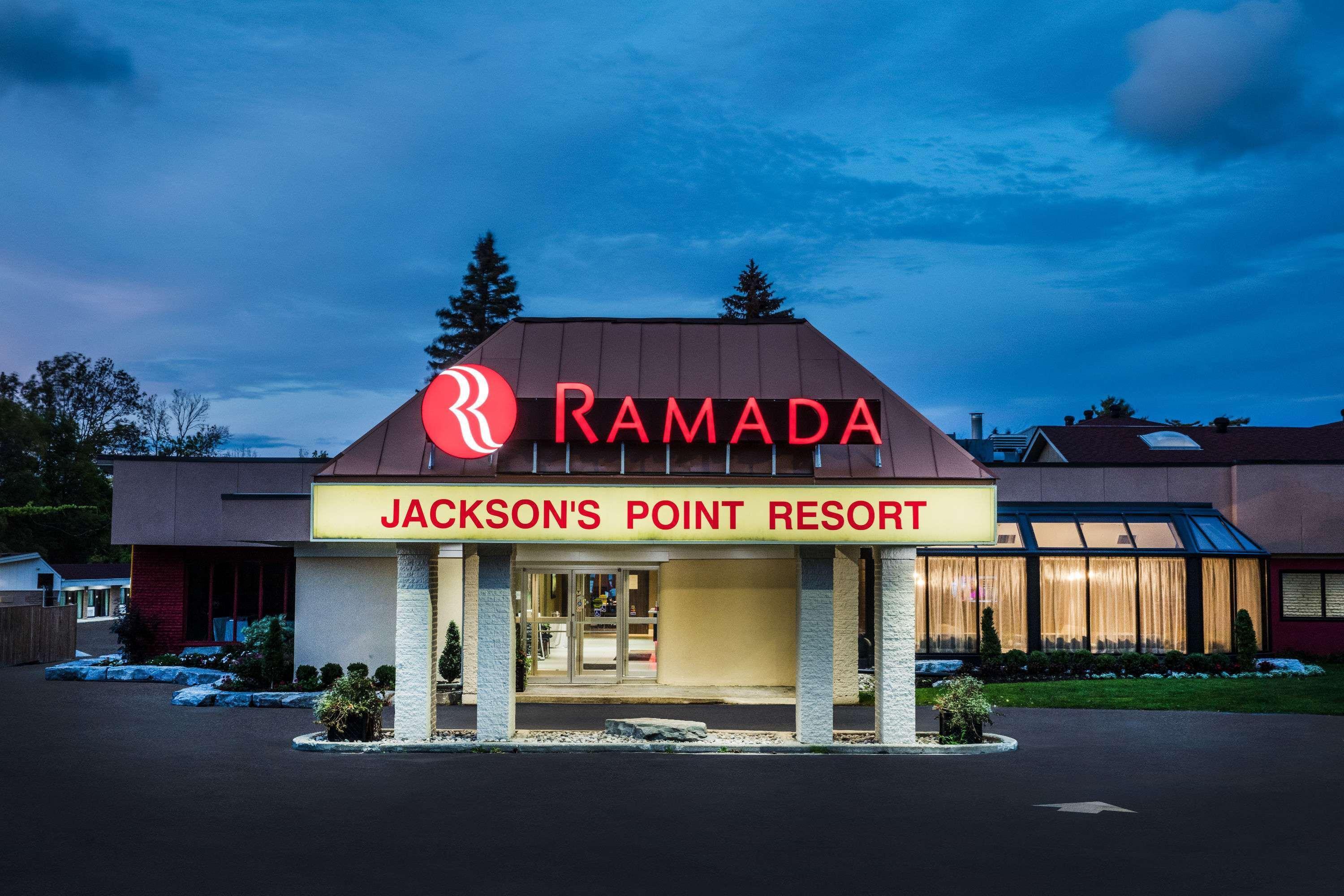 Hotel Ramada By Wyndham Jackson'S Point Georgina Exterior foto