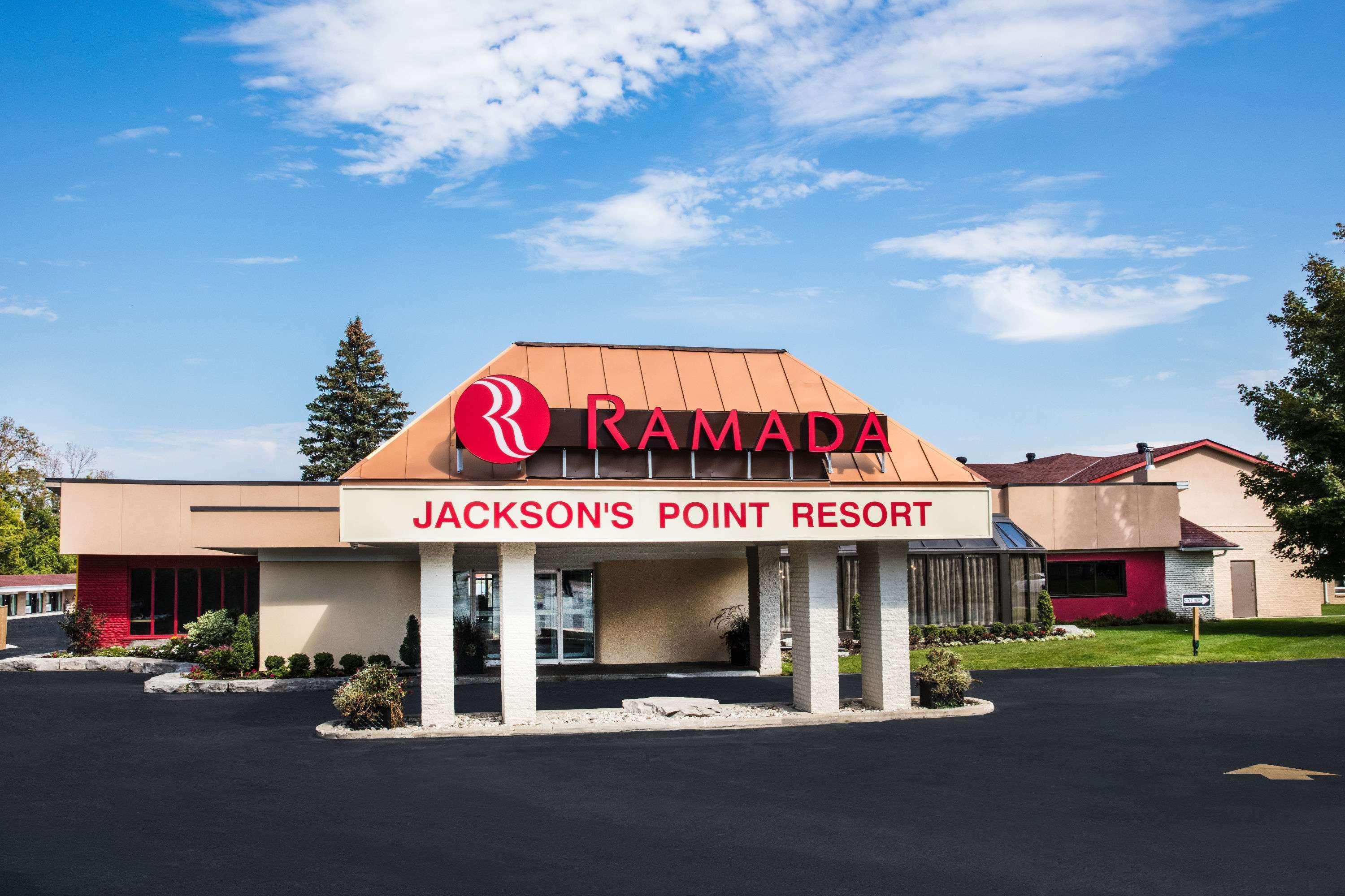 Hotel Ramada By Wyndham Jackson'S Point Georgina Exterior foto